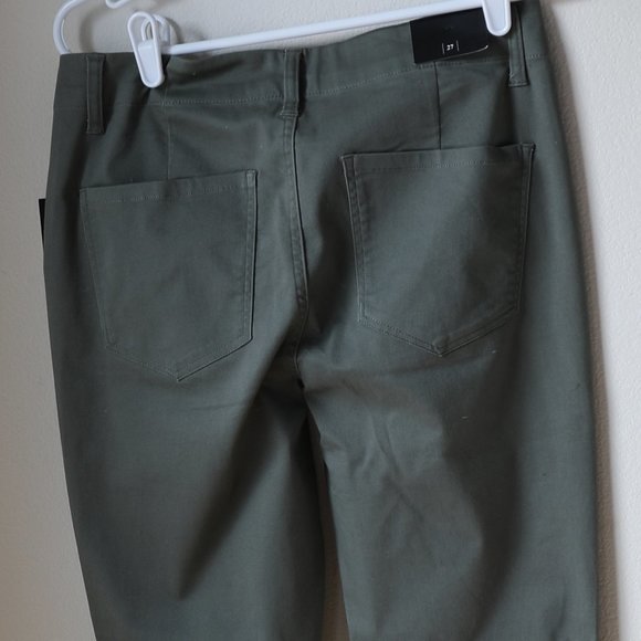 Cuffed trousers with pockets - Picture 2 of 5